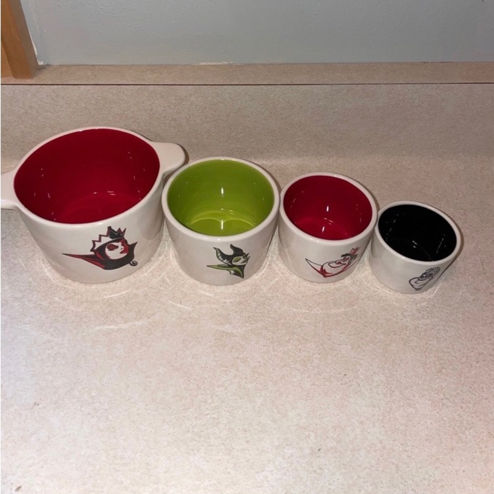 New Rae Dunn x Disney Villains Measuring Cup Set - Picture 5 of 6